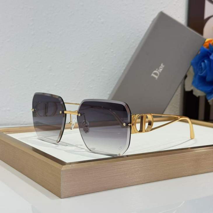 Picture of Dior Sunglasses _SKUfw77795971fw